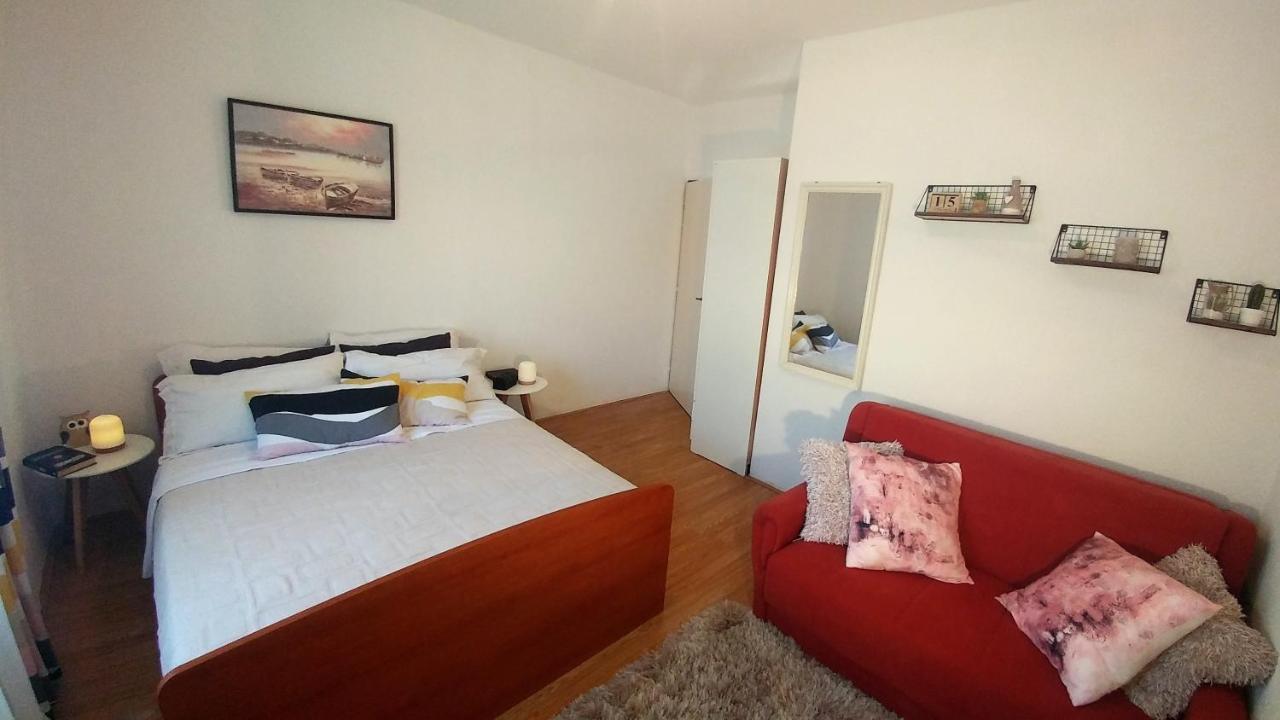 Apartments Pipi Pakostane Bagian luar foto