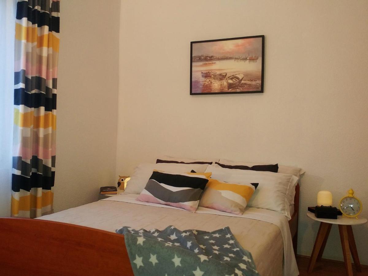 Apartments Pipi Pakostane Bagian luar foto