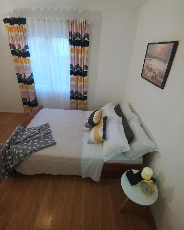 Apartments Pipi Pakostane Bagian luar foto