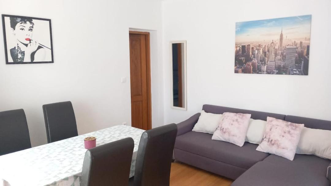 Apartments Pipi Pakostane Bagian luar foto