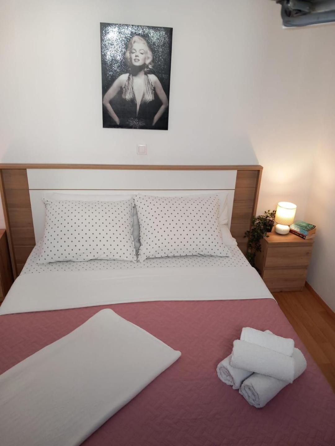 Apartments Pipi Pakostane Bagian luar foto
