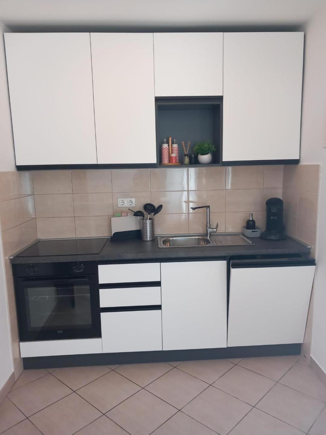 Apartments Pipi Pakostane Bagian luar foto