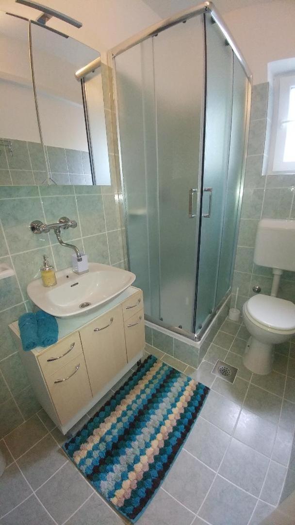 Apartments Pipi Pakostane Bagian luar foto