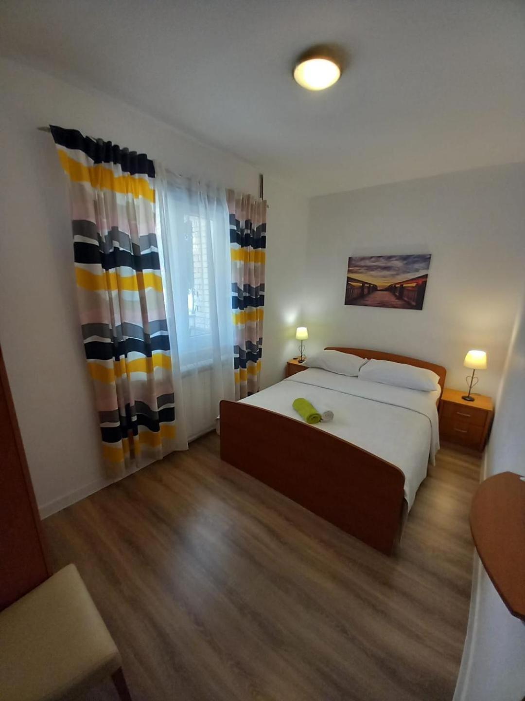 Apartments Pipi Pakostane Bagian luar foto