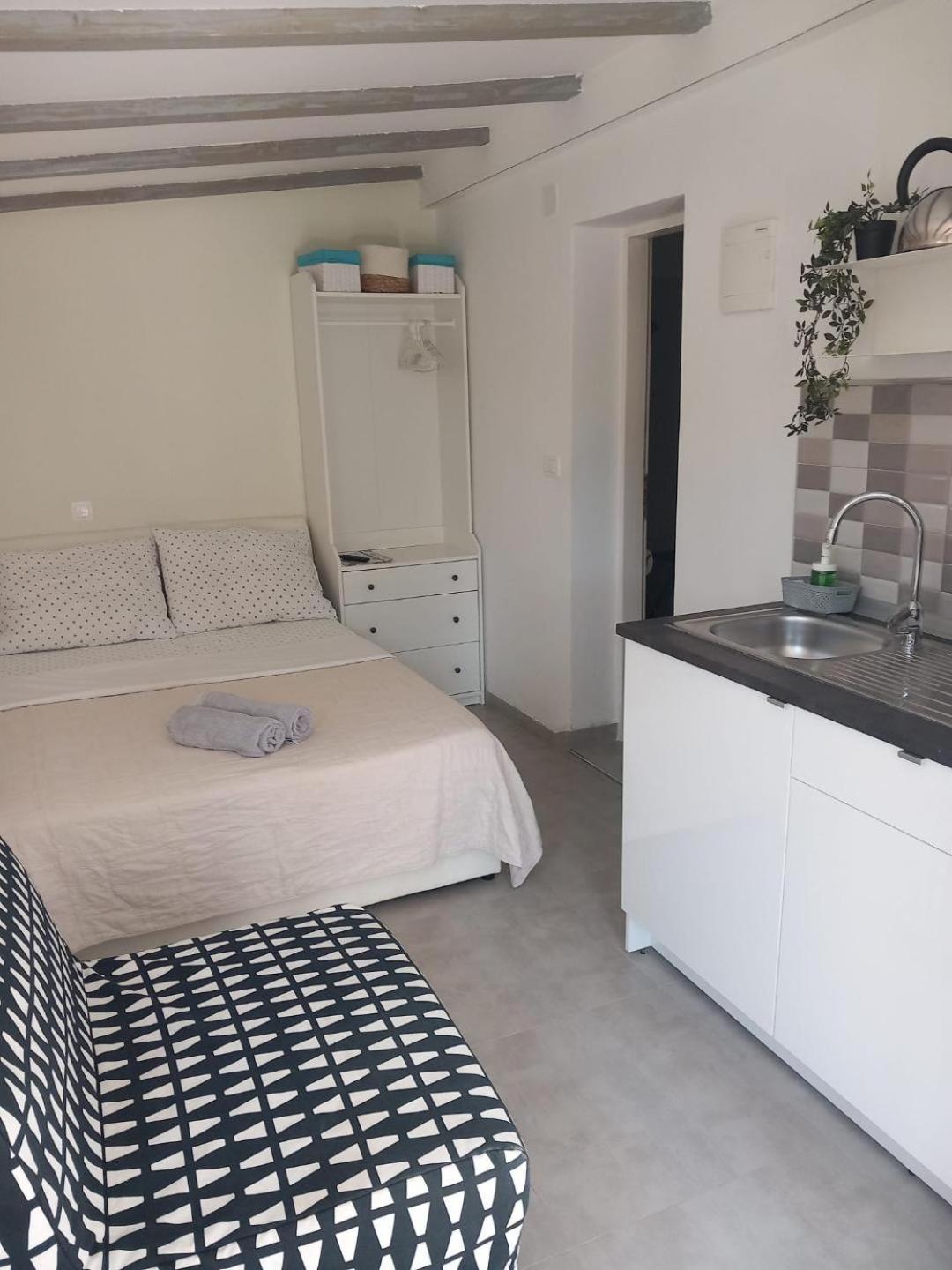 Apartments Pipi Pakostane Bagian luar foto