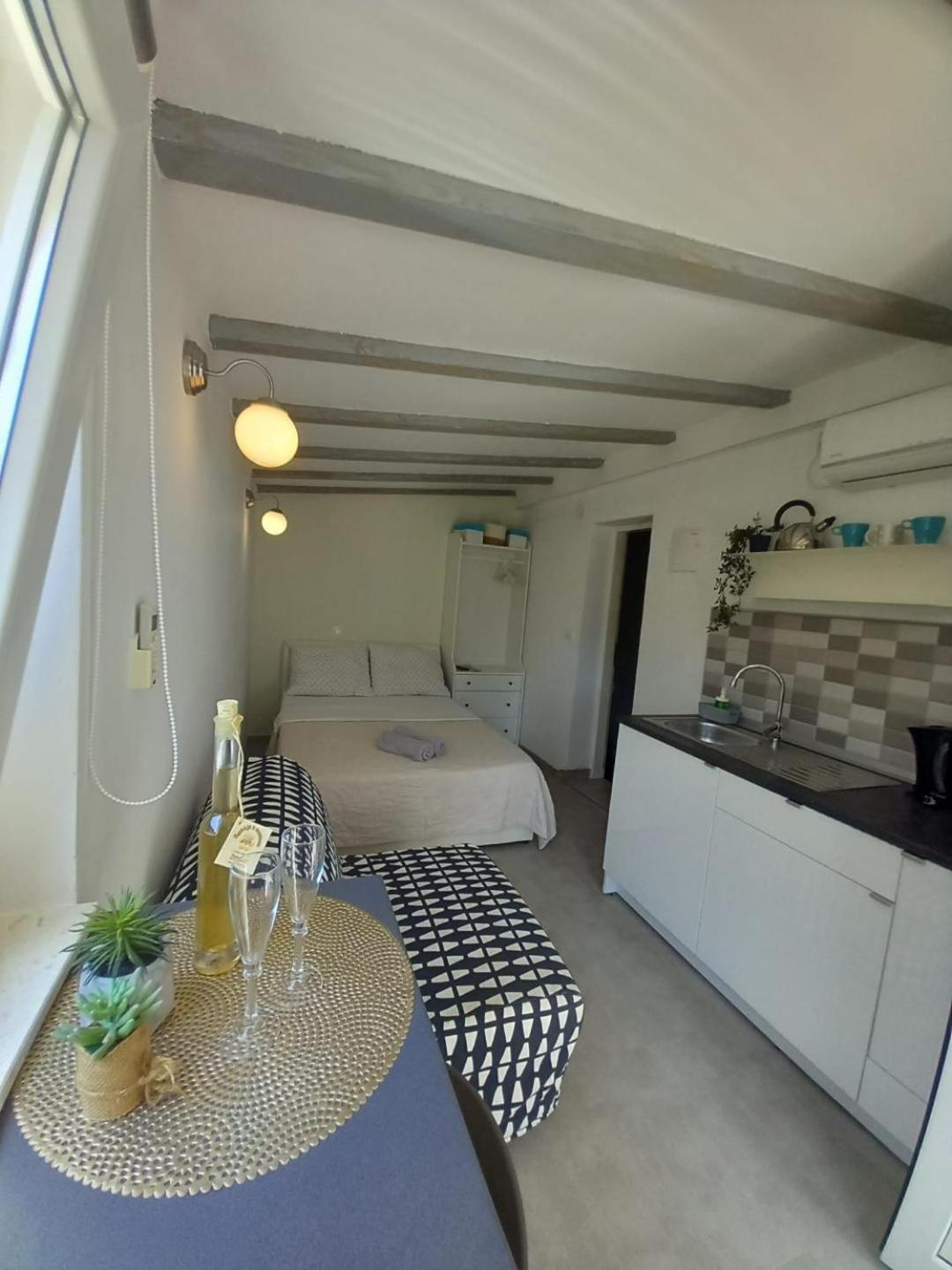 Apartments Pipi Pakostane Bagian luar foto