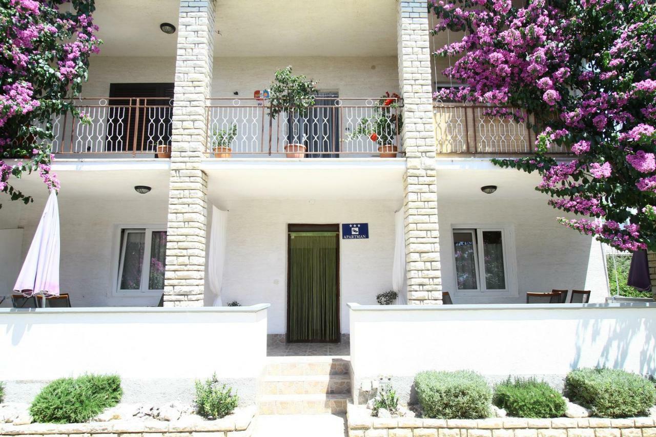 Apartments Pipi Pakostane Bagian luar foto