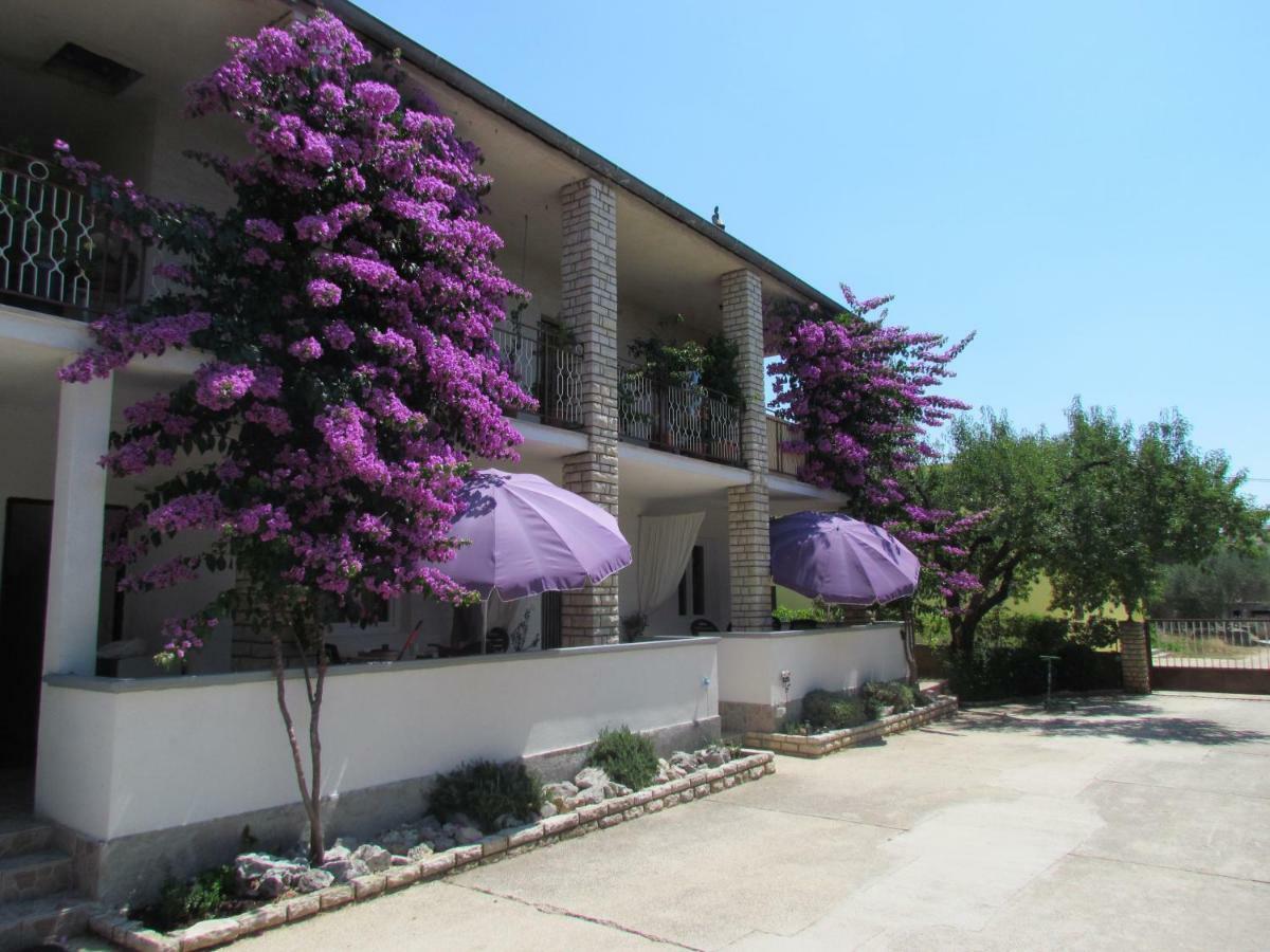 Apartments Pipi Pakostane Bagian luar foto