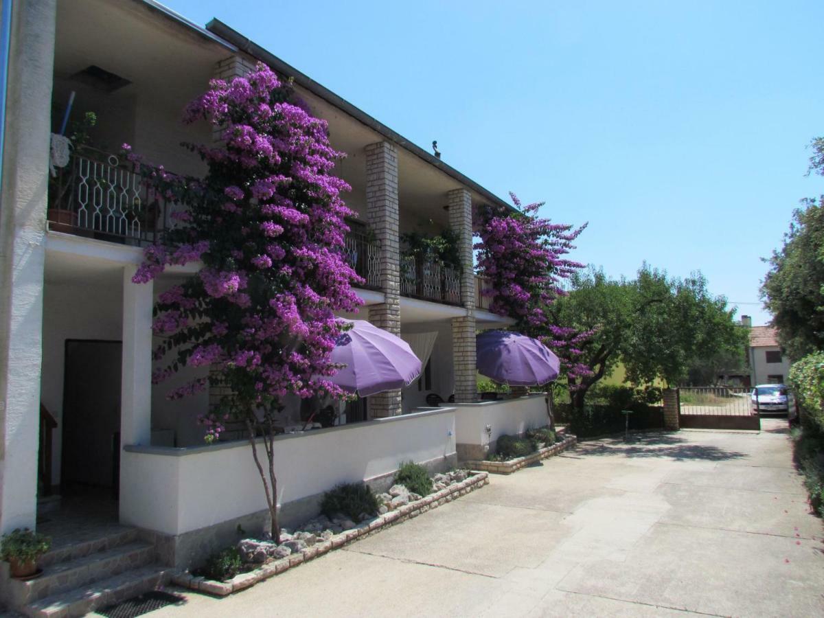 Apartments Pipi Pakostane Bagian luar foto